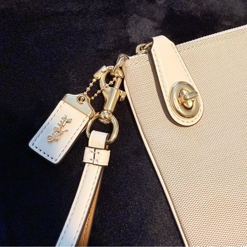 Coach Chalk Signature Horse & Carriage Jacquard Leather Zip Turnlock 26 Pouch - Picture 4 of 6